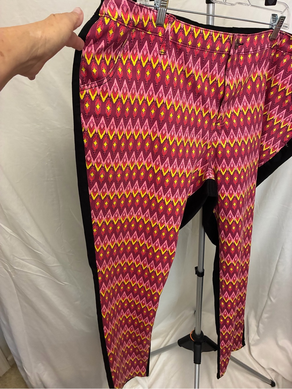 Women’s NWT Ashley Stewart Geometric Print Tapered Pants Size 24